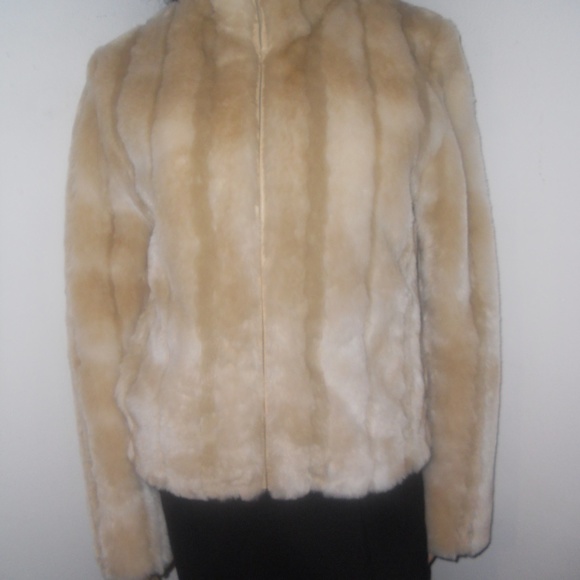 SPREAD YOUR WINGS FAUX FUR JACKET SIZE MEDIUM - Picture 3 of 4